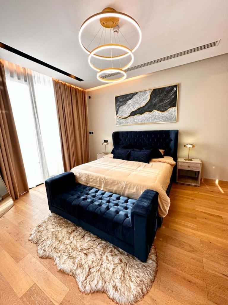 Enjoy Luxury With Sea View Apartment Abu Dhabi